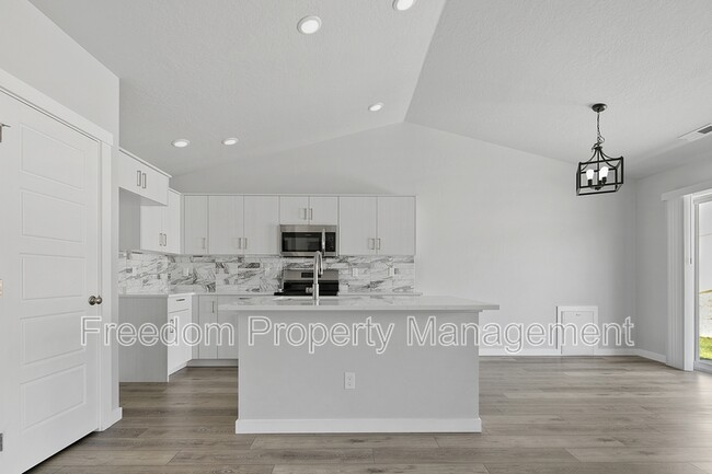 Building Photo - 2934 S Alcamo Wy