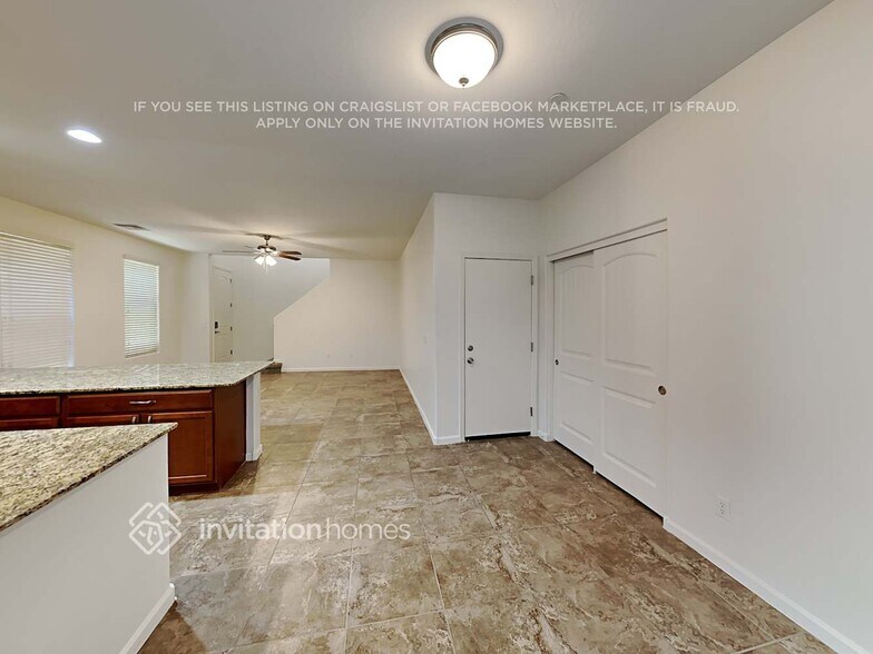 Building Photo - 1389 S Moccasin Trail