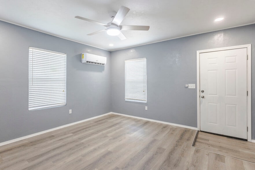 Building Photo - 1016 S Chester St