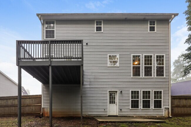 Building Photo - 916 Summit Park Trail