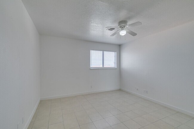 Building Photo - 6987 Mendon Ln