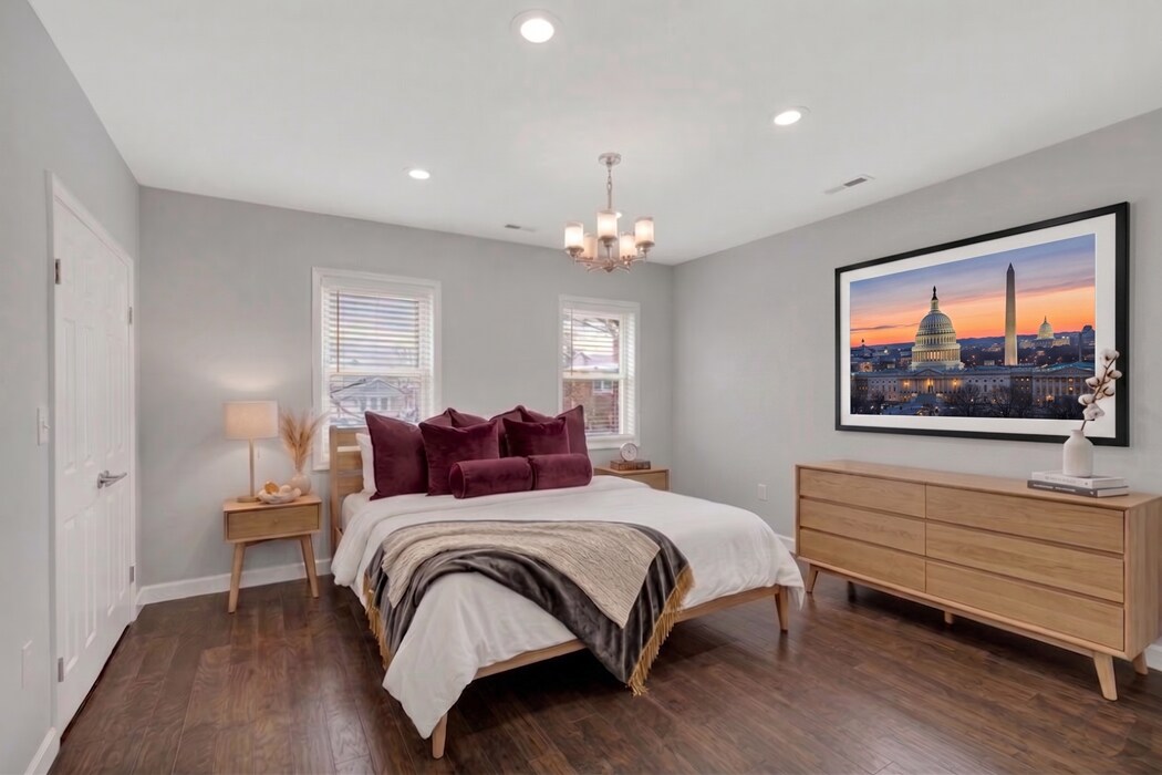 Building Photo - 5619 1st Pl NW