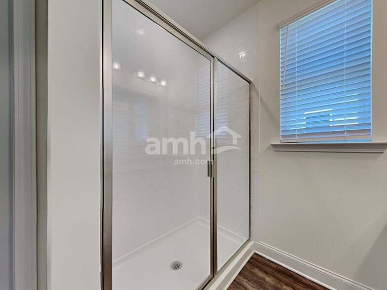 Building Photo - 321 Bourne St