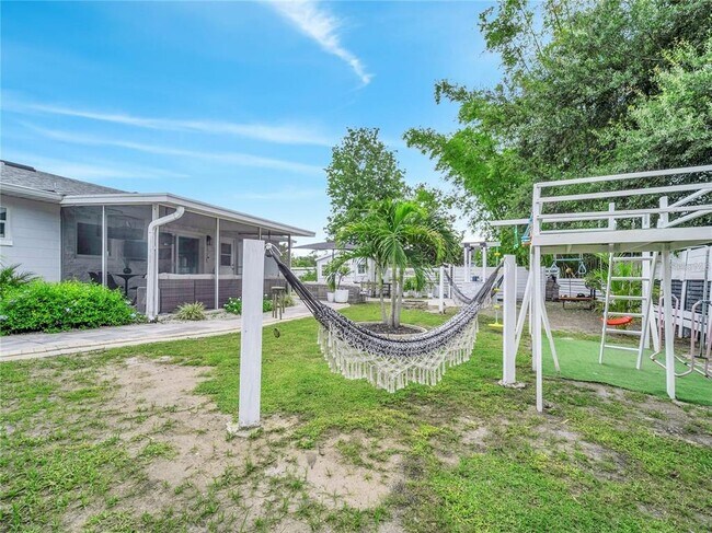 Building Photo - 4754 Lake Shore Dr