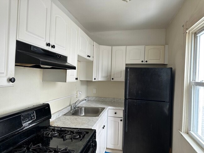 Building Photo - 151 David St
