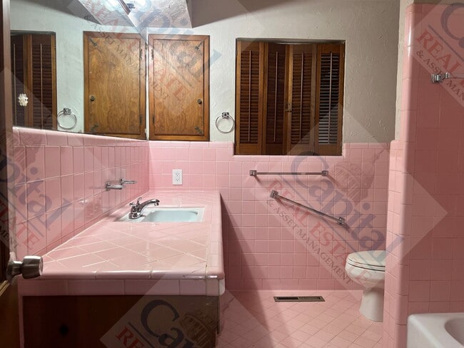 Building Photo - Spacious Home With Classic Charm