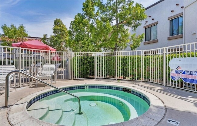Building Photo - Comfort and Convenience in This Beautiful Mira Mesa Condo