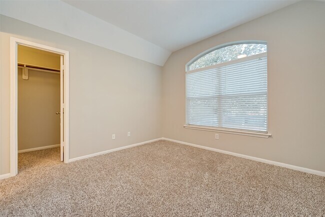 Building Photo - 26018 S Lakefair Dr