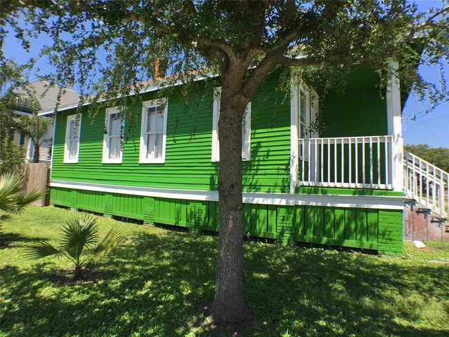 Building Photo - 3824 Avenue M 1/2