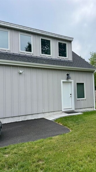 Building Photo - 5 Douglas Cir
