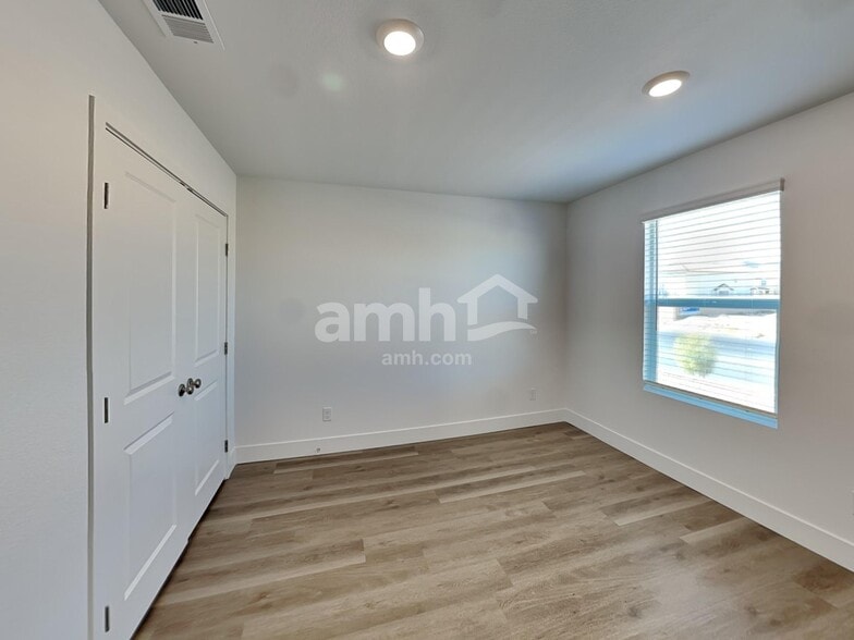 Building Photo - 11083 S Sanaco Ct