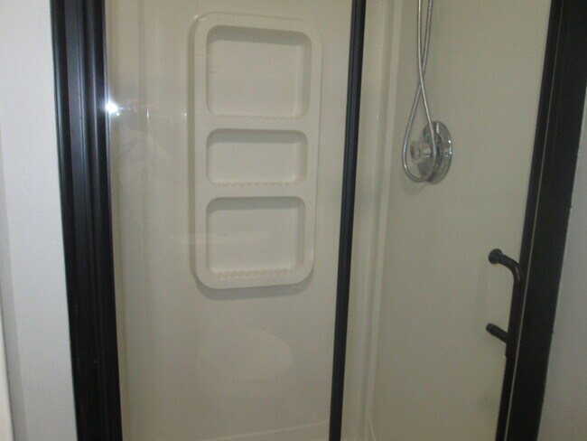 Building Photo - 800 Brook Dr