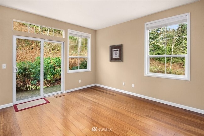 Building Photo - 3Bd/2.5Ba Bellevue Townhouse