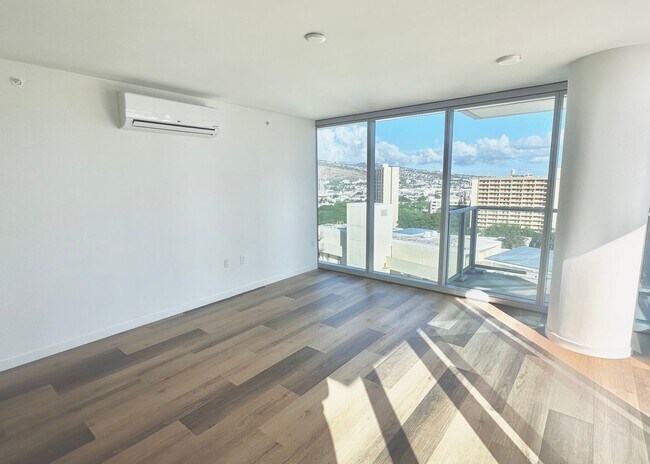Building Photo - RARELY AVAIL 1 BED/1 BATH/1 PRKG OCEAN VIE...