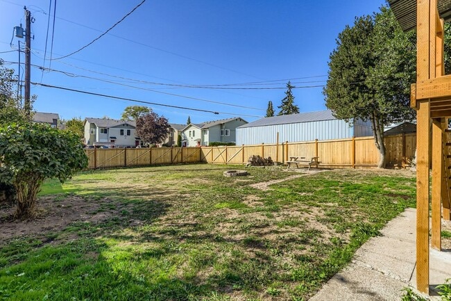 Building Photo - 3bed/1bath Home in Great North Everett Nei...