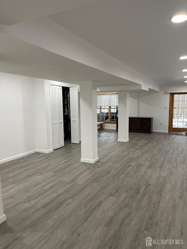 Building Photo - 45 Coriander Dr