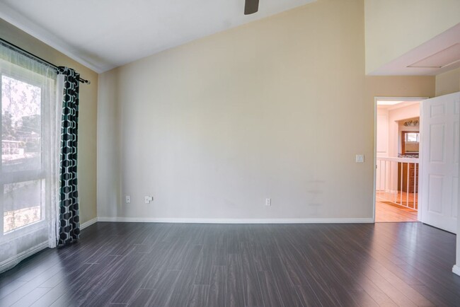 Building Photo - Limited-Time Offer for $2850! 2 bedroom an...