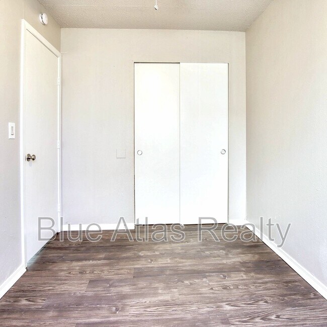 Building Photo - 2706 W Colorado Blvd