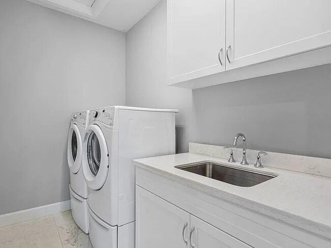 Building Photo - 17511 Cadena Dr