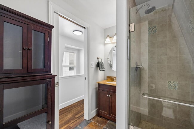 Building Photo - 3BR/2BA Wonderfully Updated Single Family Home---JUST GORGEOUS!  GAS, ELECTRIC, WATER, SEWER and ...