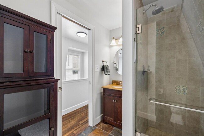 Building Photo - 3BR/2BA Wonderfully Updated Single Family Home-JUST GORGEOUS!    ***GAS, ELECTRIC, WATER, SEWER a...