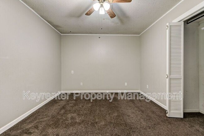 Building Photo - 1120 Kings Ct