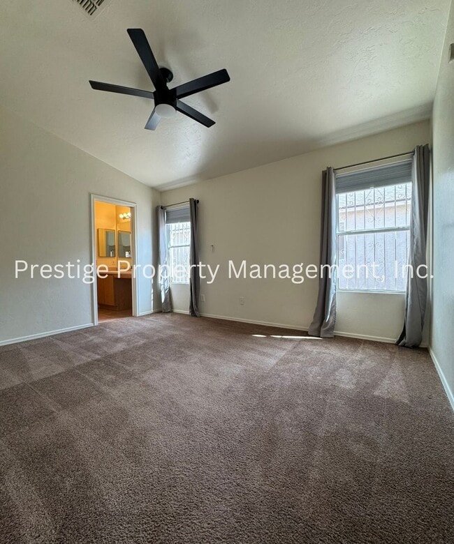 Building Photo - Cozy East Side Home W/ a Den