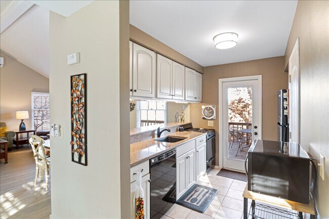 Building Photo - 415 Staniel Cay Dr