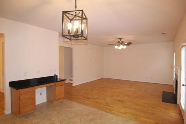 Building Photo - 700 Moonlight Way