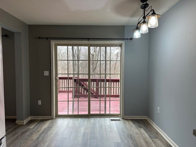 Building Photo - 6402 Creekbend Dr