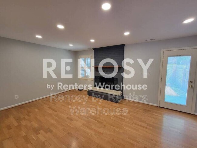 Building Photo - 914 Wildwood Square Ct