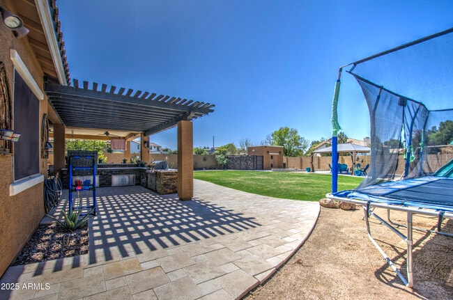 Building Photo - 3016 N Glenview