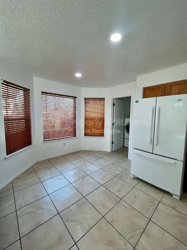 Building Photo - 8123 Waterbury Pl NW