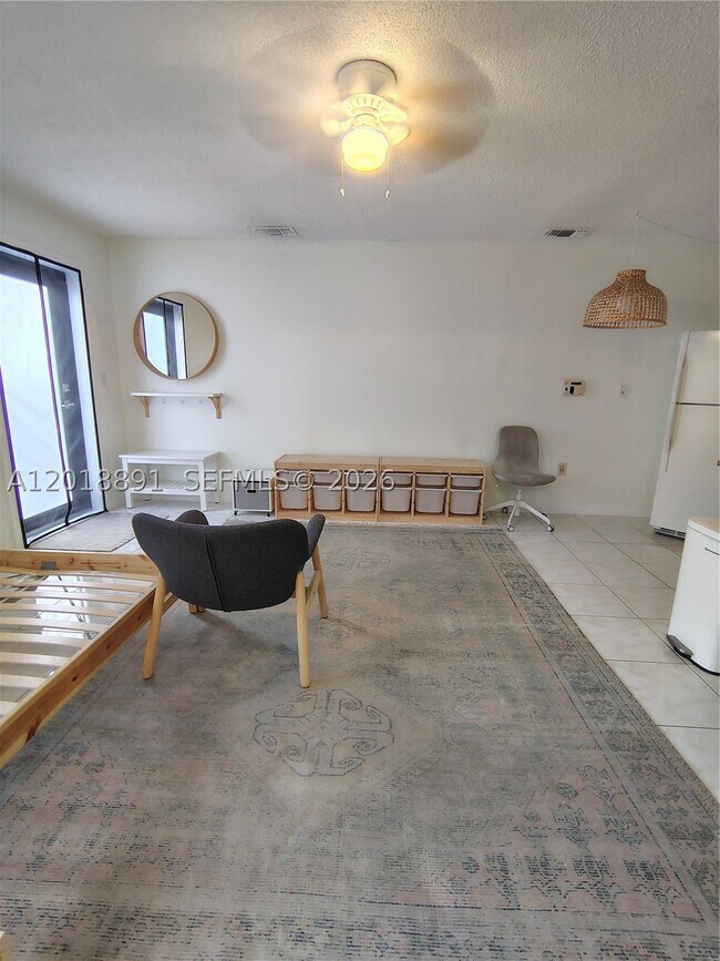 Building Photo - 1100 SW 88th Ave