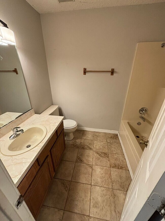 Building Photo - **COMING MID-JUNE** Located off Wedington Dr! 3 Bedroom 2 Bathroom Single Family Home!