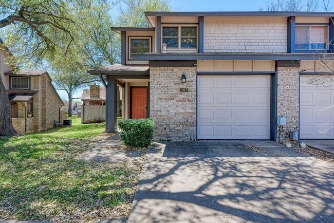 Building Photo - 1017 Solano Dr
