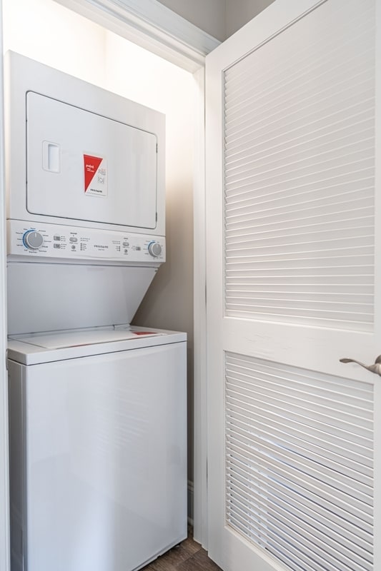 Building Photo - 152 Lark Dr