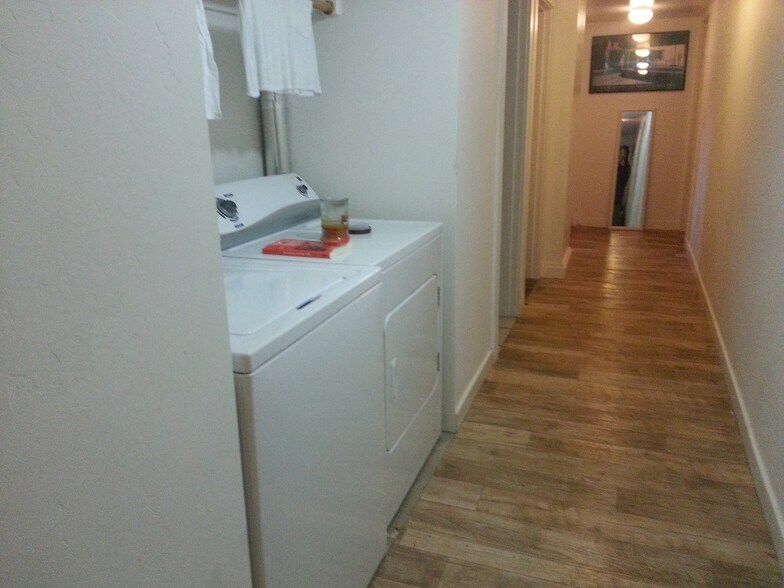 Building Photo - 810 NE Michigan St