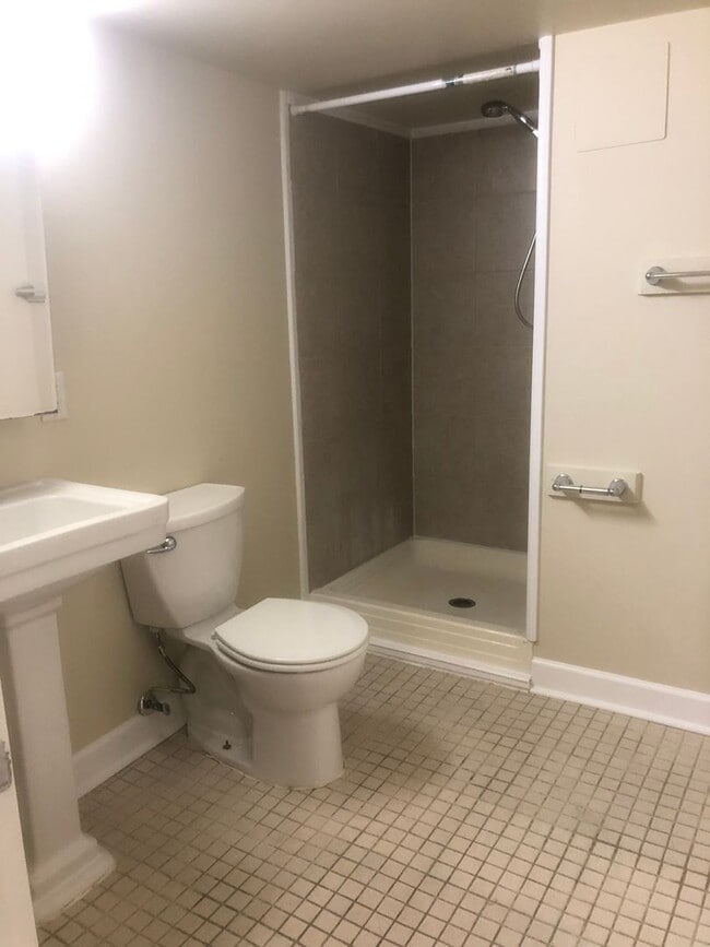 Building Photo - 234 N Summit St