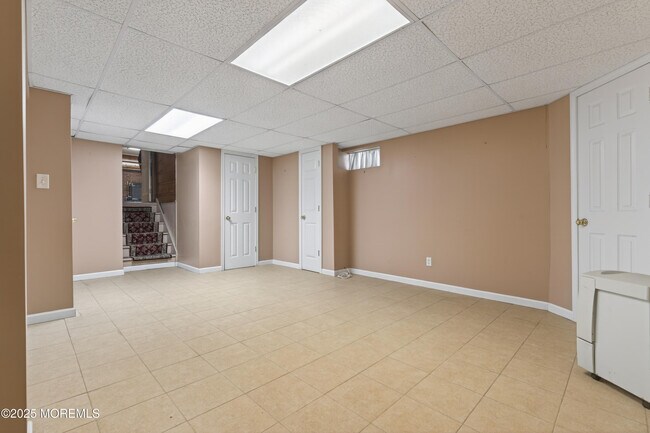 Building Photo - 150 Cloverdale Cir