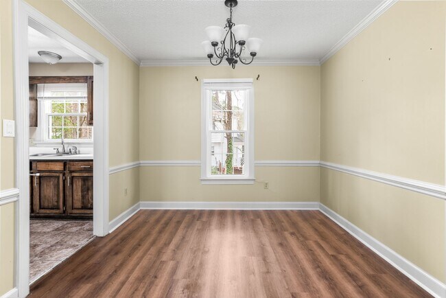 Building Photo - Woodcroft Wonderful!