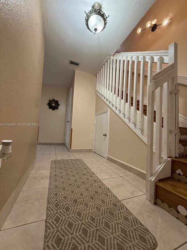 Building Photo - 9315 NW 114th Ln