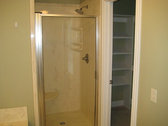 Building Photo - 15 Bluestem Ln
