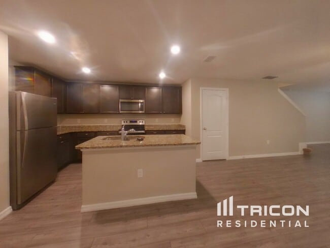 Building Photo - 1596 Wynford Cir