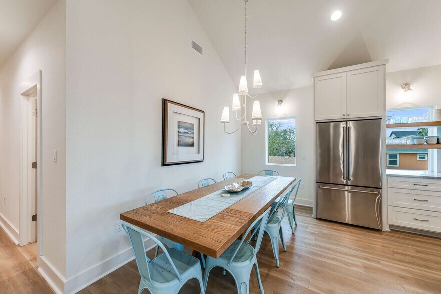 Building Photo - 119 6th St