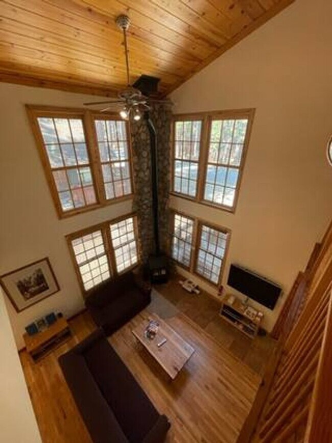 Building Photo - 3BD knotty pine home, available 1/2/2026 f...