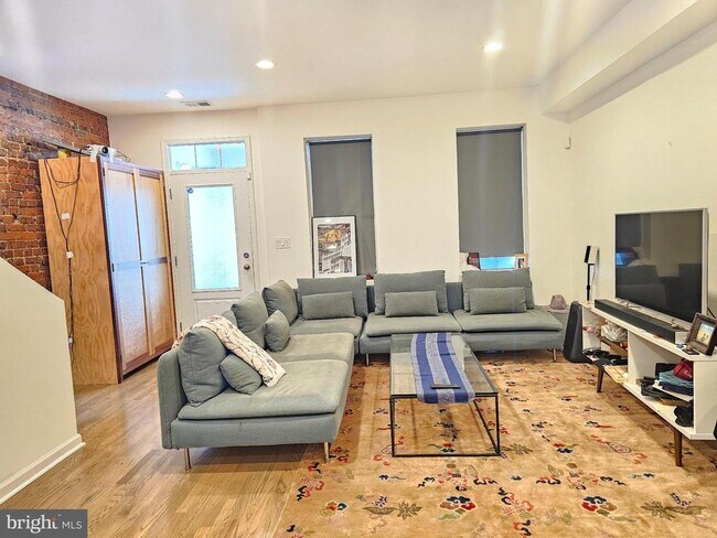 Building Photo - 1311 S St SE