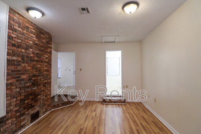 Building Photo - 4679 Bradley Dr
