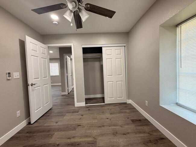 Building Photo - 7021-7023 Rutland Street