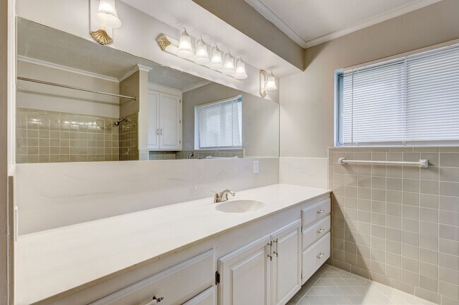 Building Photo - 3 bed 2 bath home in Bethany, OK
